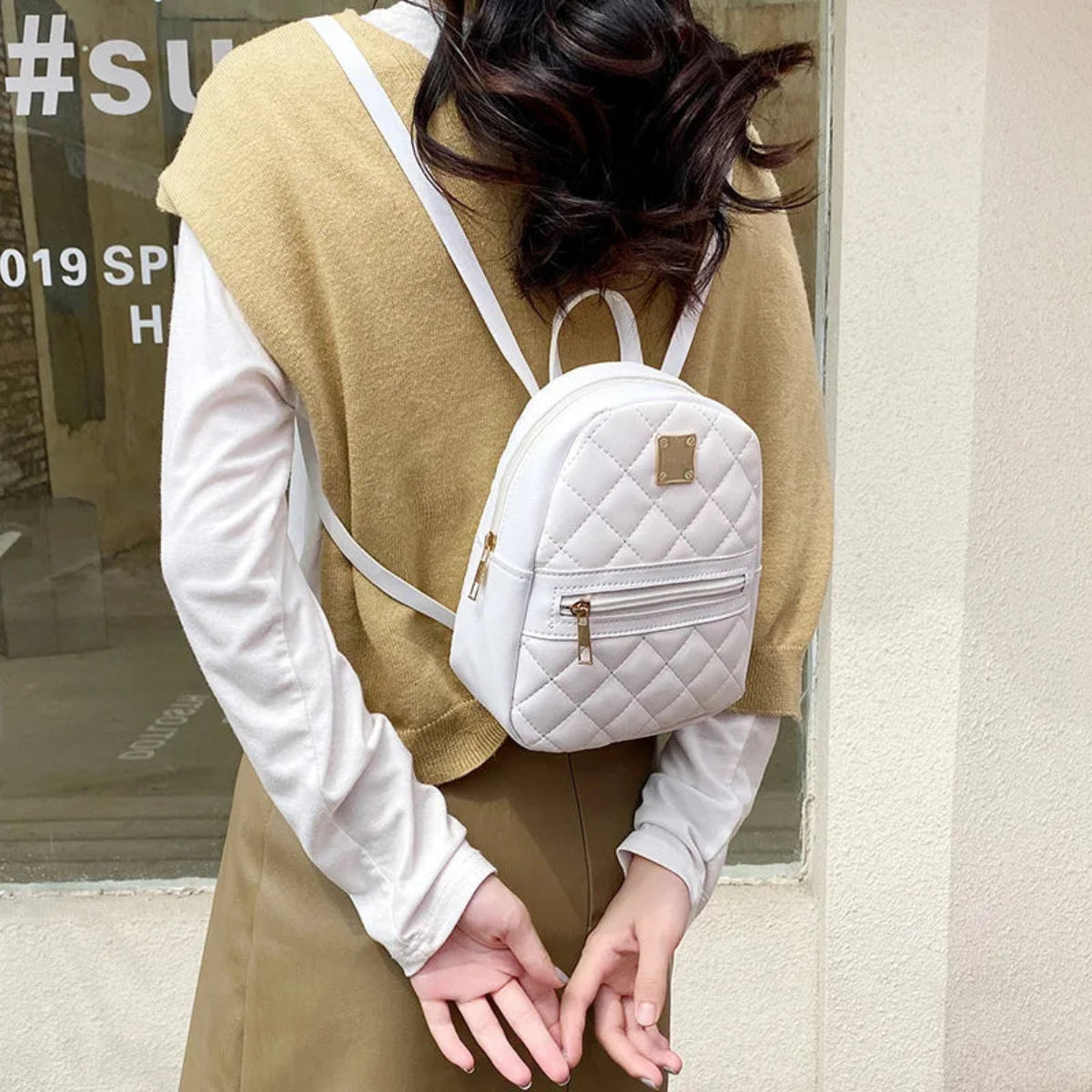 un mannequin porte le sac à dos Wanderer pour femme sur son dos