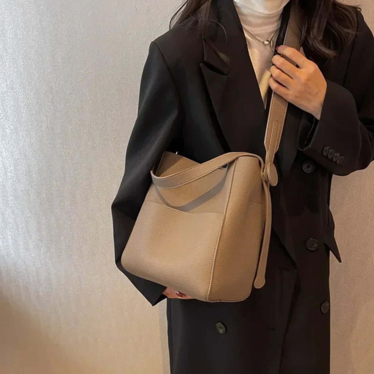 Sac Seau en Cuir pour Femme Kaki Agrippé Wanderer